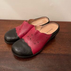 Aravon red and black leather mules size 7